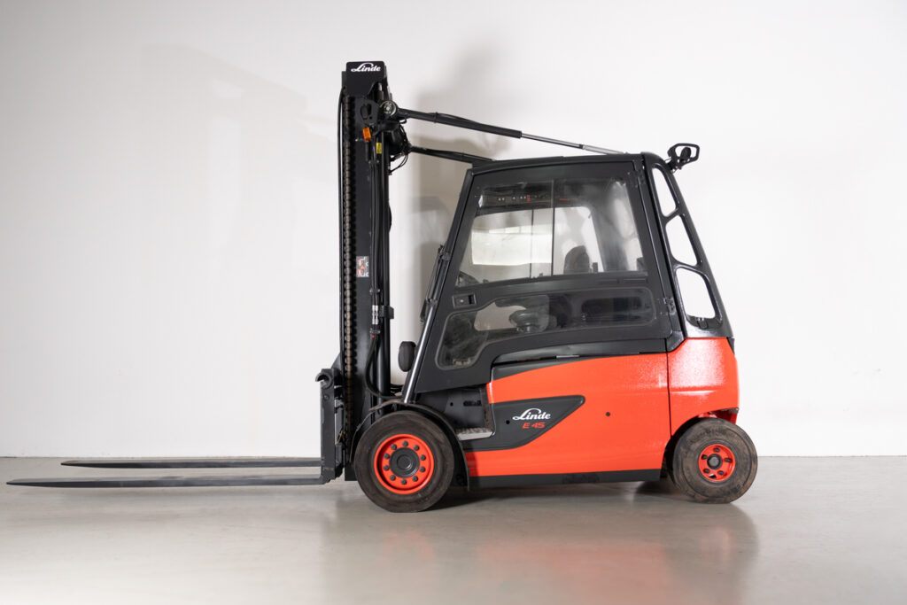 Empilhador Elétrico Usado E45HL-01 com capacidade de 4500 kg