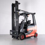 Empilhador Elétrico Usado E25H-01/600 com capacidade de 2500 kg