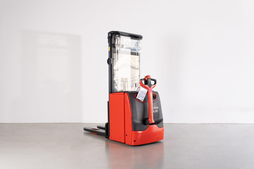 Stacker Elétrico Linde L16 Usado em bom estado