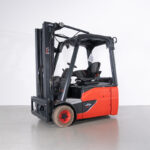 Empilhador Elétrico Usado E16-02 com capacidade de 1600 kg