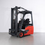 Empilhador Elétrico Usado E16C-02 com capacidade de 1600 kg