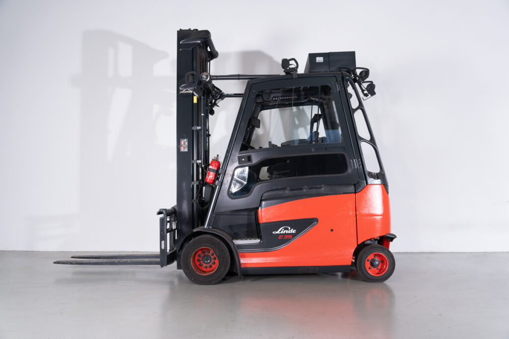 Empilhador Elétrico Usado E35HL-01 com capacidade de 3500 kg