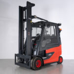 Empilhador Elétrico Usado E30HL-01/600 com capacidade de 3000 kg