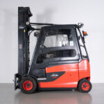 Empilhador Elétrico Usado E30HL-01/600 com capacidade de 3000 kg