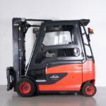 Empilhador Elétrico Usado E30HL-01/600 com capacidade de 3000 kg